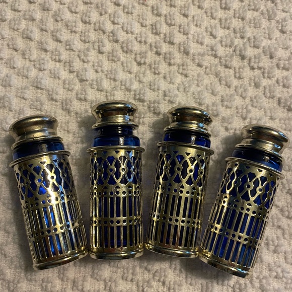 F.B. Rogers Silver Plate Cobalt Blue 1950s Vintage Salt & Pepper Shakers Set - Picture 5 of 5